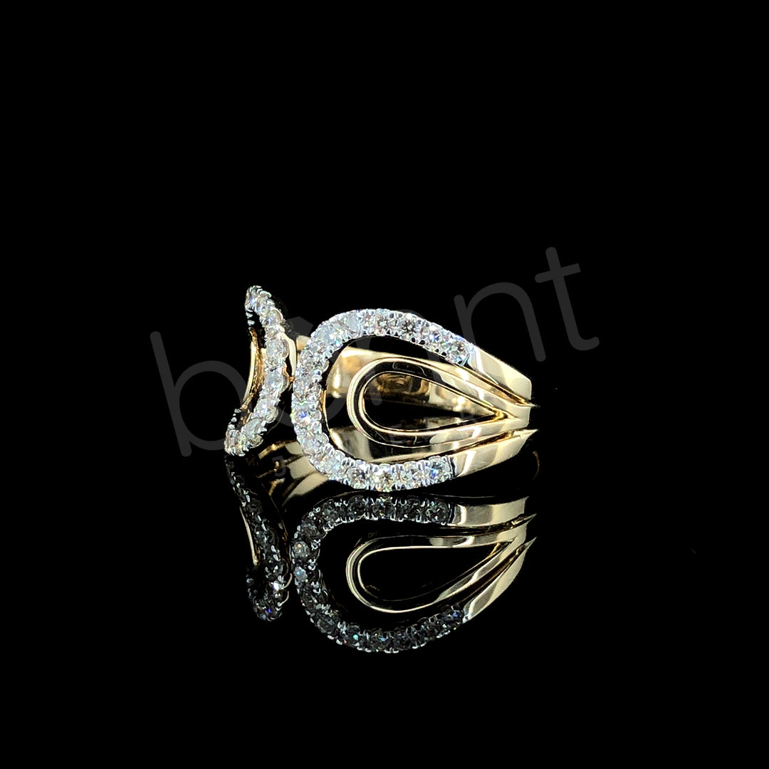 Rose Gold Diamond Halo Ring – Exquisite Round-Cut Brilliance